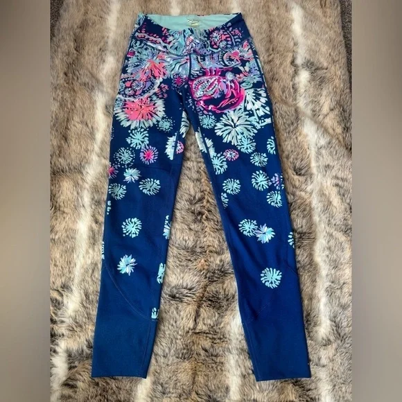 Lilly Pulitzer Luxletic Size Small Legging Maralyn Gypsea - Picture 3 of 5